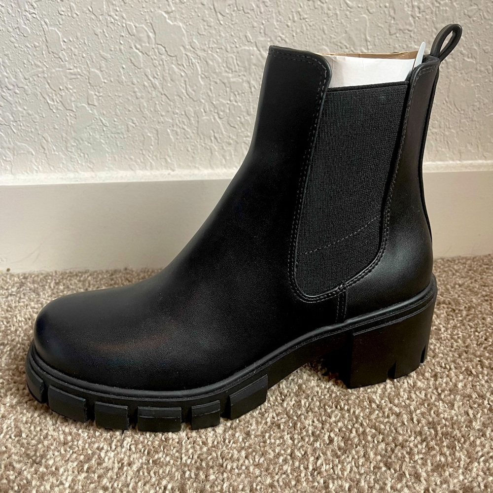 Madden Girl Women’s Tessa Chelsea Boots-BLACK size 7